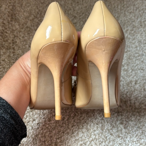 Steven by Steve Madden Bow Pump - Picture 2 of 7